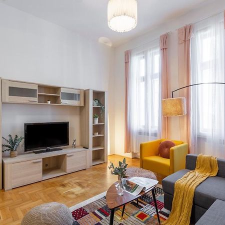 Cozy Home By Bella In The Heart Of ブダペスト エクステリア 写真