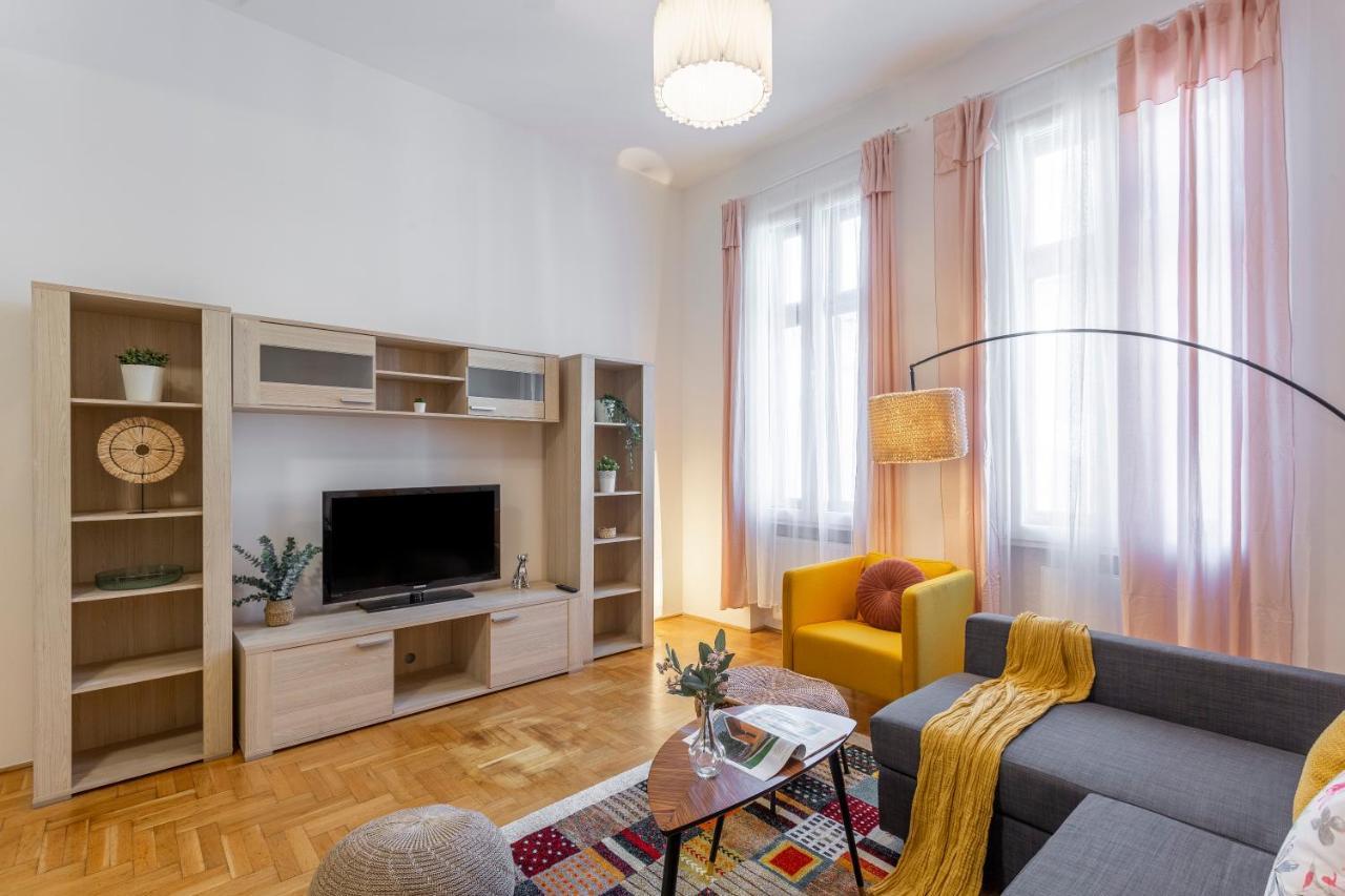 Cozy Home By Bella In The Heart Of ブダペスト エクステリア 写真