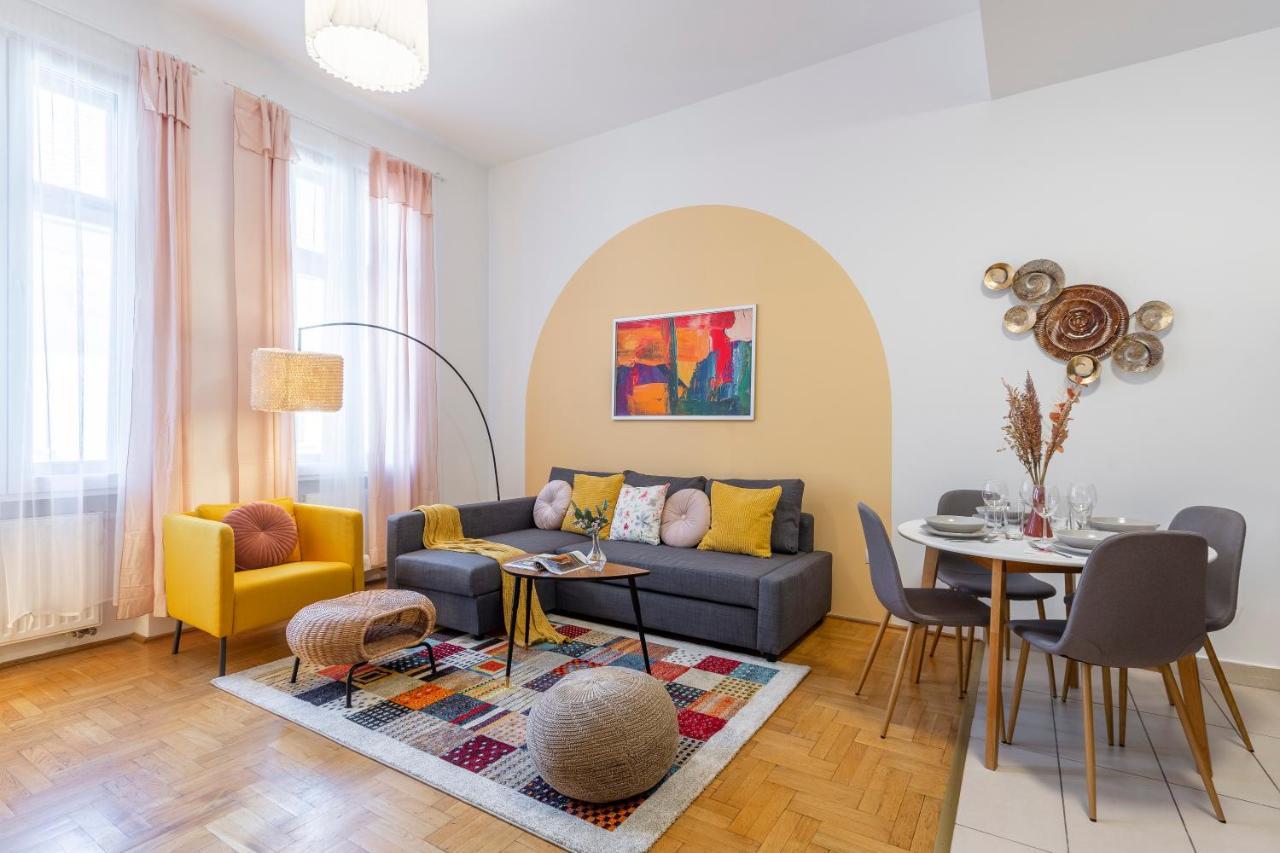 Cozy Home By Bella In The Heart Of ブダペスト エクステリア 写真
