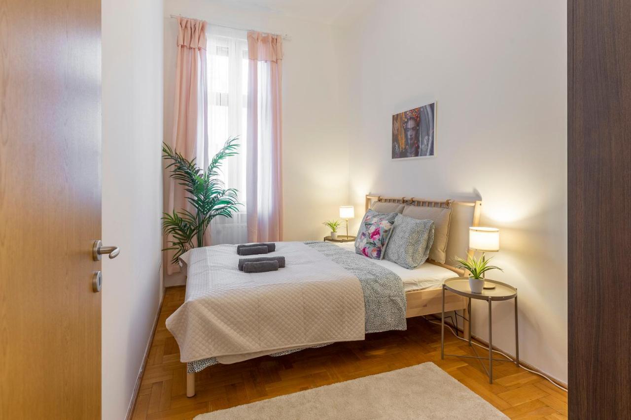 Cozy Home By Bella In The Heart Of ブダペスト エクステリア 写真