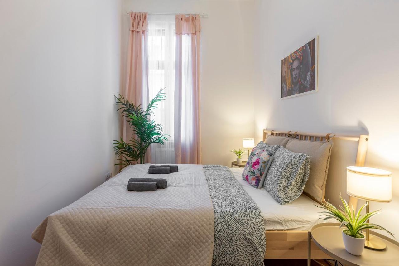 Cozy Home By Bella In The Heart Of ブダペスト エクステリア 写真